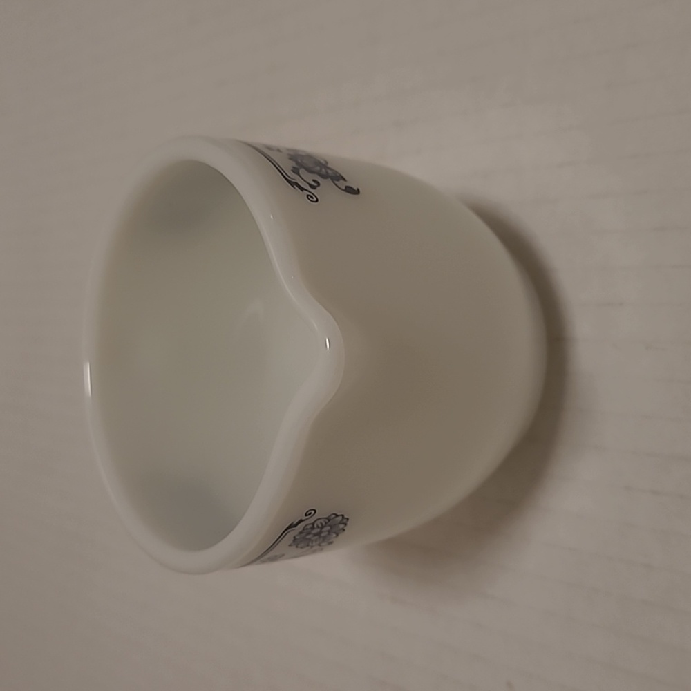 Vintage Old Town Blue Onion Pyrex Creamer - Picture 6 of 14